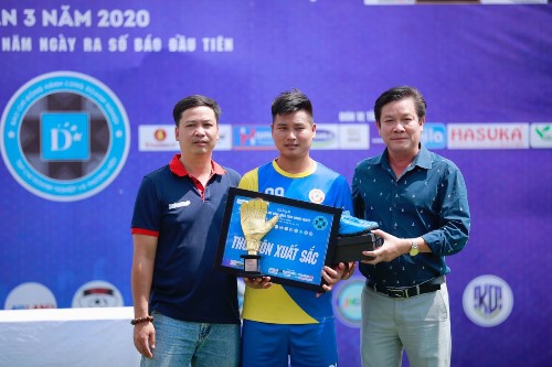 Bàn tay vàng không ngại nhặt bóng… của FC Ado Group.